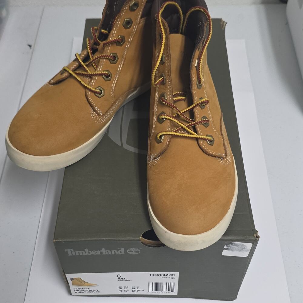 Timberland Wheat Nubuck Lace-Up Ankle Sneaker Boots Women's US 6 M Round Toe